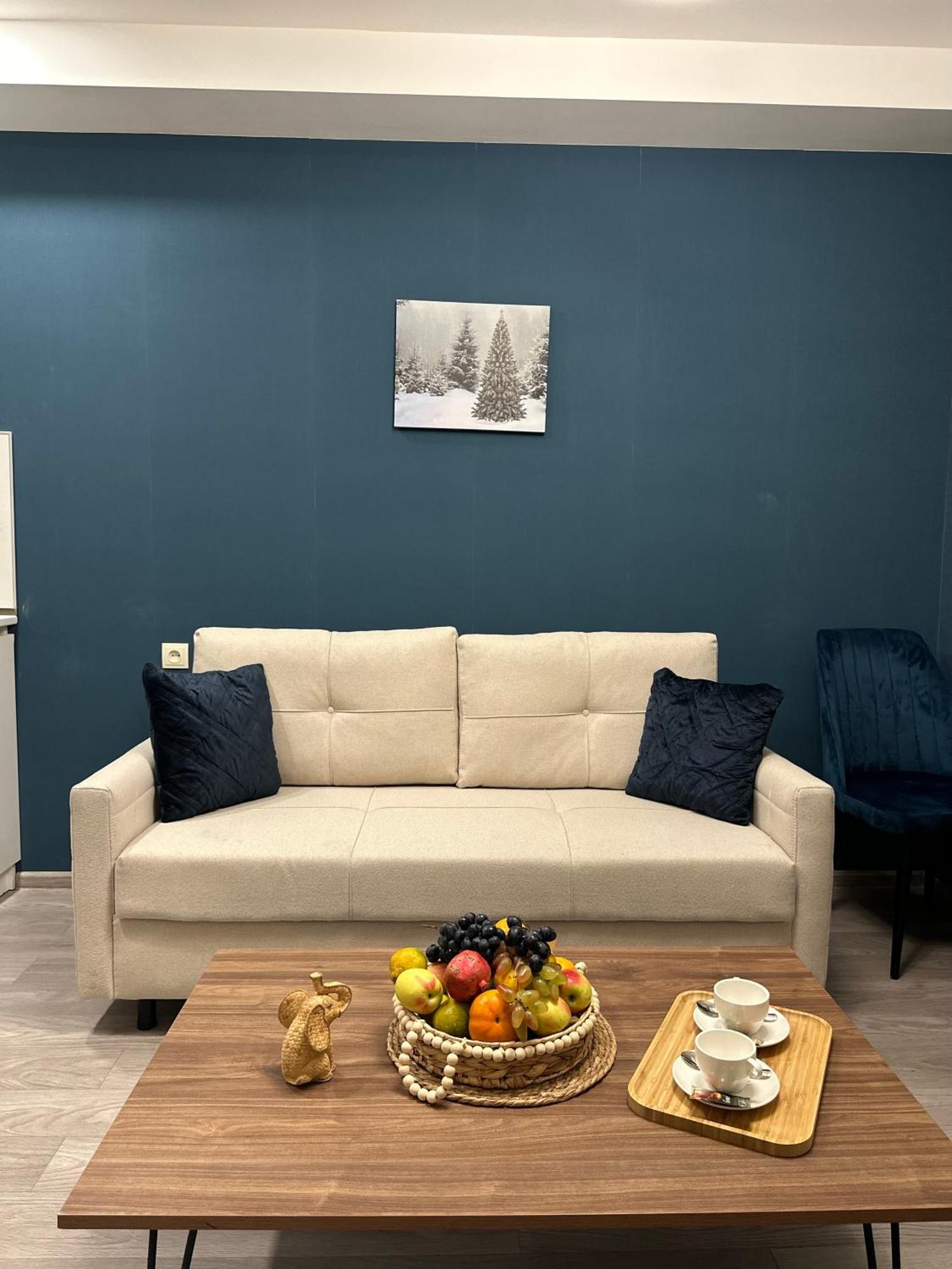 Kristal C Block 202 شقة